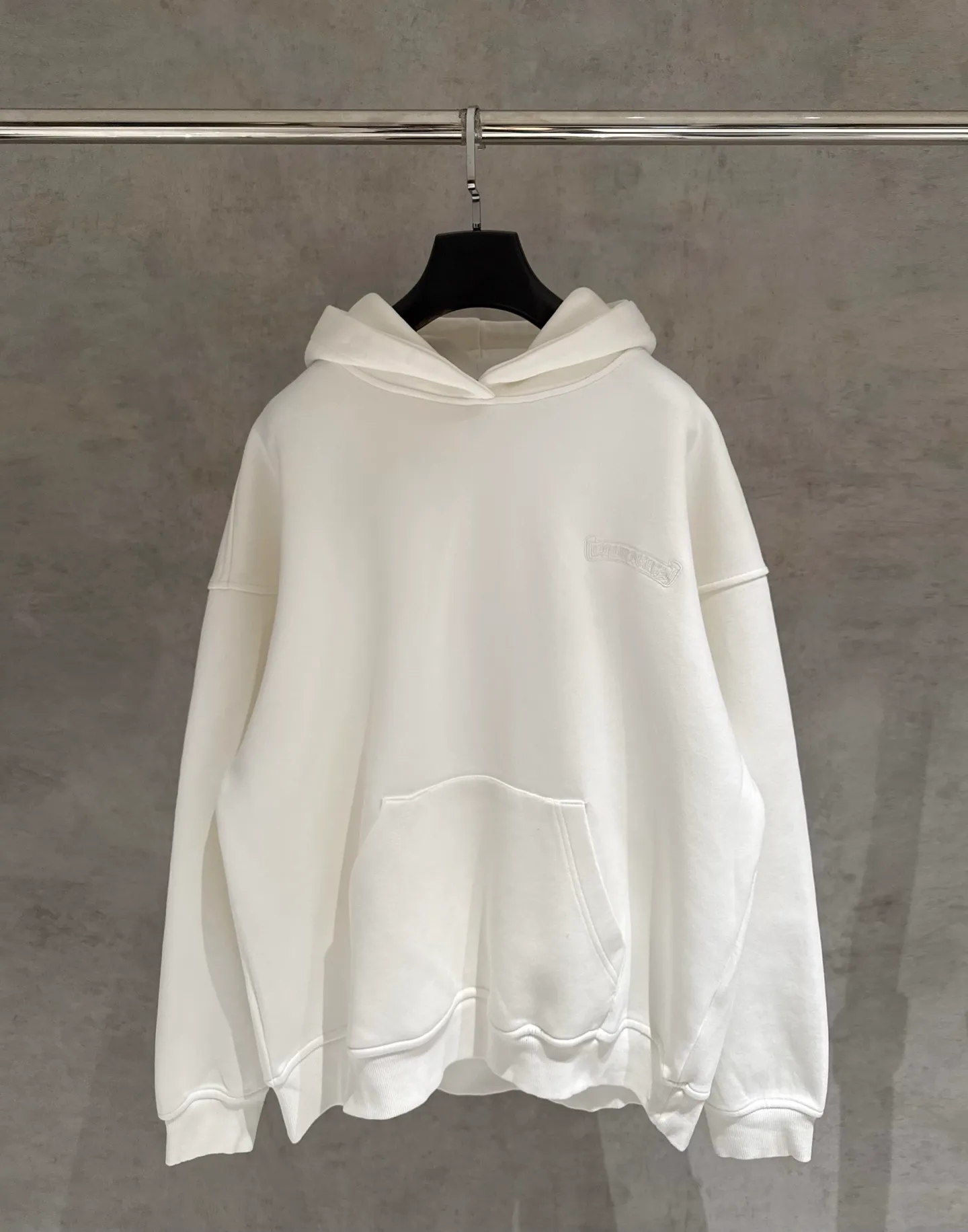 🅿️390 [Strict quality control] CH Croixin's new long-sleeved hooded sweatshirt. The fabric is made of heavy 480g double yarn fabric. The whole garment is washed. The front and rear panels are laser-burned. The ready-to-wear wash is loose. The fabric is stiff and stylish. It does not deform or shrink. Color: black, white, floral gray. Size: M-2xl